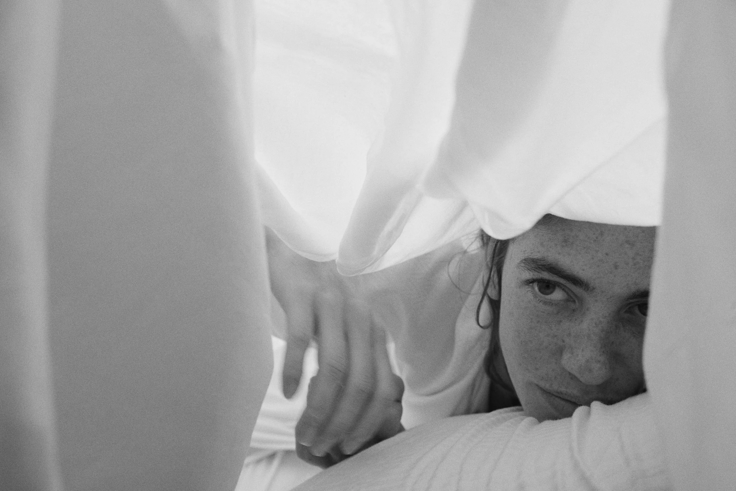 Figure at rest in white Beltrami linen