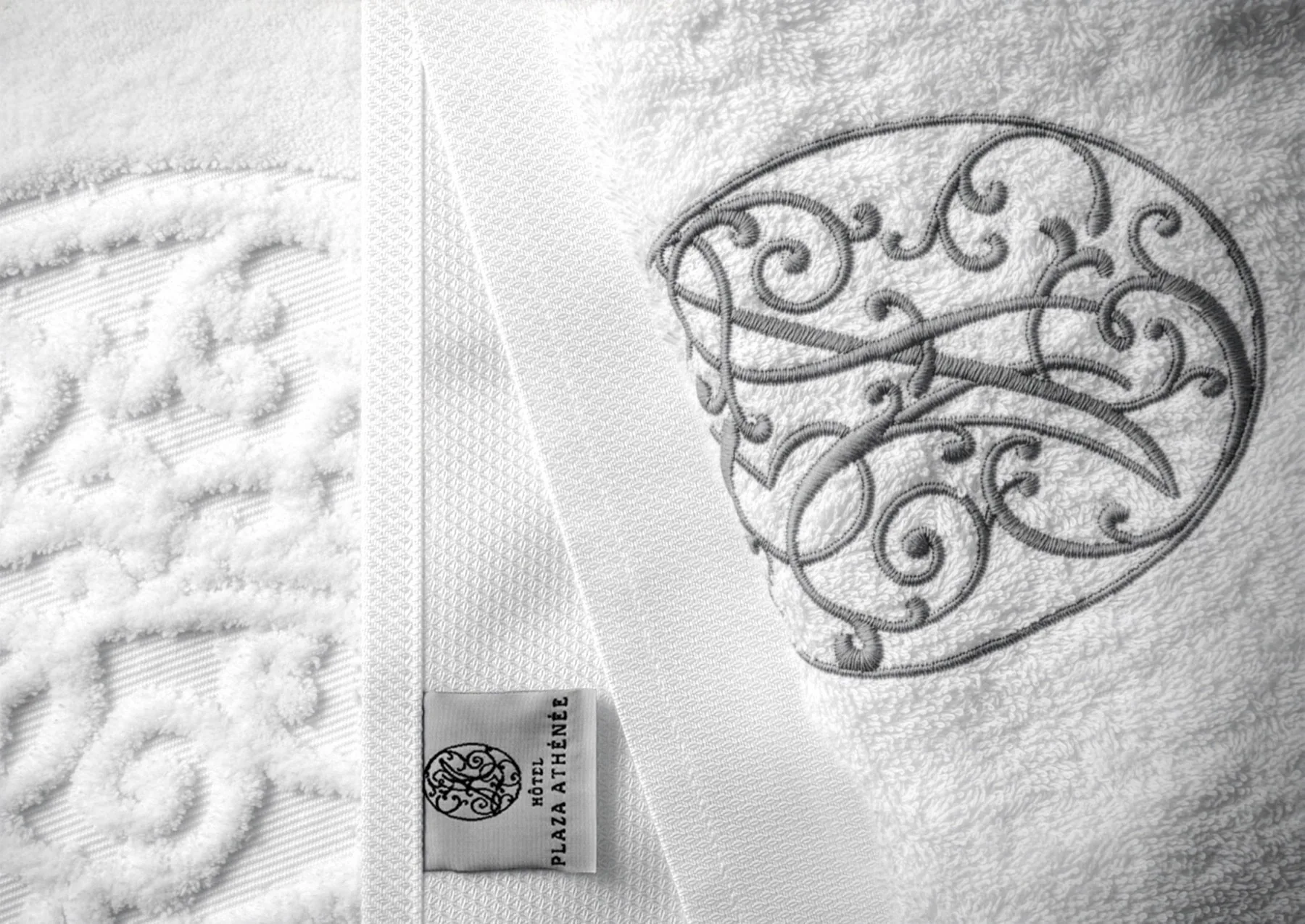 Beltrami towel with embroidered Plaza Athénée monogram
